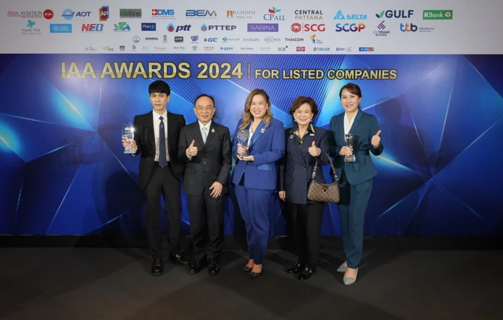 BCH คว้า 3 รางวัล Outstanding CEO-CFO-IR awards ในงาน IAA Awards for listed companies 2023-2024 สะท้อนถึงความเชื่อมั่นจากนักวิเคราะห์หลักทรัพย์และนักลงทุนสถาบัน